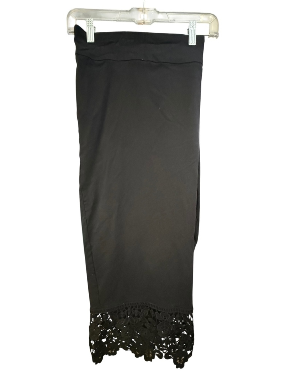 Avenue Black Capri Pants w/ Lace Trim 28
